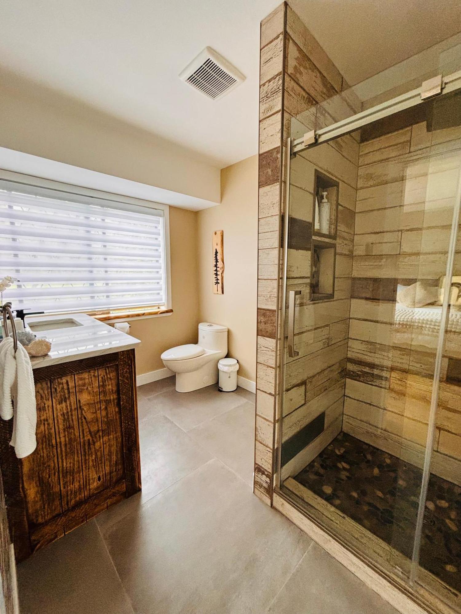 شاطئ كواليكم Oceanside Manor - Fancy Room - Golf Course & Beach View المظهر الخارجي الصورة